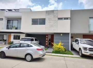 Casa de 3 habitaciones, Zapopan · Casa en Renta en Solares Residencial