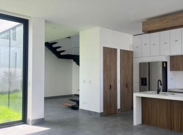 Casa · 357m² · 3 Recámaras · 3 Estacionamientos · Casa en Venta Carretera Nacional