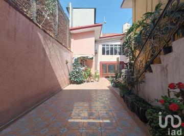 Casa · 265m² · 6 Recámaras · 2 Estacionamientos · Casa en Venta en "Loma Bonita", Cuautitlán.