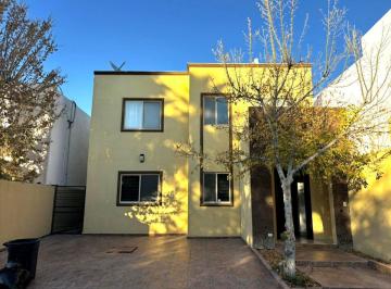 Casa de 3 habitaciones, Arteaga · Casa en Renta en Privanzas de Marsella con Recámara en Planta Baja