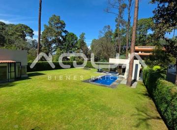 Casa en condominio de 5 habitaciones, Valle de Bravo · Residencia Moderna con Amplio Jardin en El Club de Golf