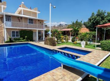 Casa · 290m² · 5 Recámaras · 8 Estacionamientos · Casa en Venta Cerca de Tlayacapa en Corral Grande, Yautepec, Morelos