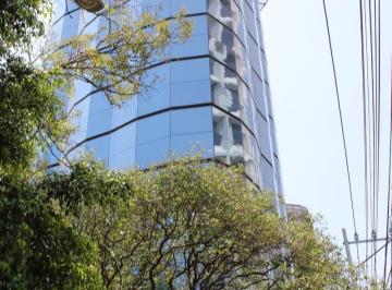Edificio · Edificio Comercial con Helipuerto
