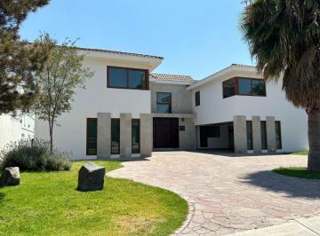 Casa · 784m² · 4 Estacionamientos · Casa en El Bosque Country Club