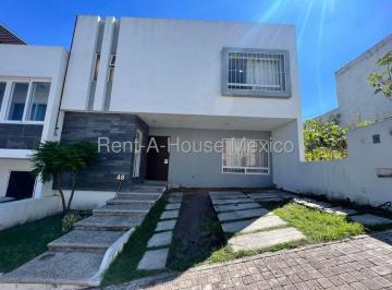 Casa de 3 habitaciones, Corregidora · Casa en Venta Punta Esmeralda Corregidora 3 Recamaras 3 Baños Estudio Seguridad