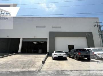 Bodega comercial · 1054m² · 4 Estacionamientos · Bodega en Renta Santa Catarina