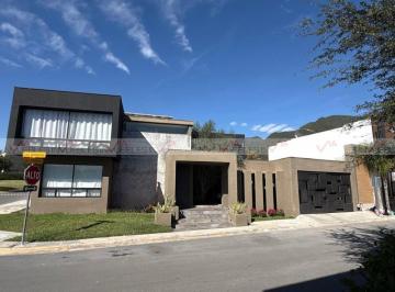 Casa · 306m² · 4 Recámaras · 2 Estacionamientos · Casa en Venta en Monterrey
