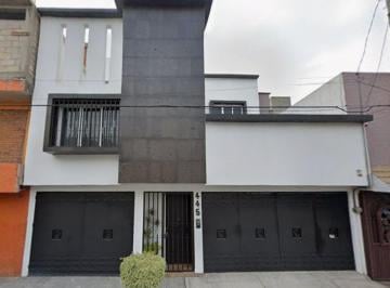 Casa de 3 habitaciones, Iztapalapa · Bonita Casa en Venta en Sector Popular Iztapalapa