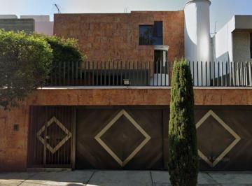 Casa de 3 habitaciones, Coyoacán · Bonita Casa en Una Exelente Ubicacion Cerca de Escuelas Parques Hospitales y Centros Comerciales