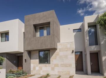 Casa · 136m² · 3 Recámaras · 2 Estacionamientos · Casa en Venta en Zibatá, Gran Ubicación, 3 Recámaras, Jardín, Equipada, Hermosa!