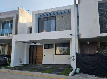 Casa en condominio de 3 habitaciones, Zapopan · Casa en Venta en Sendas Residencial