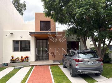 Casa · 306m² · 3 Recámaras · 4 Estacionamientos · Casa en Venta Fraccionamiento Club de Golf Tequisquiapan