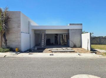 Casa de 3 habitaciones, Alvarado · Casa en Venta en de un Nivel en Fraccionamiento Lomas del Mediterráneo en Lariviera Veracruzana