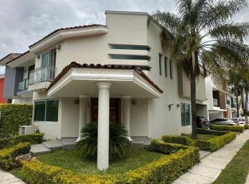 Casa de 3 habitaciones, Tlajomulco de Zúñiga · Casa en Nueva Galicia Frente Casa Club