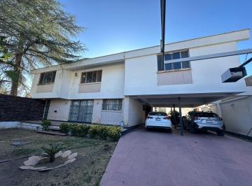 Casa · 461m² · 3 Recámaras · 4 Estacionamientos · Se Vende Casa en Lomas del Santuario