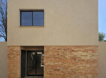 Casa · 185m² · 3 Recámaras · 2 Estacionamientos · Casa de 3 Hab, Acabajos de Lujo, a 3 Minutos de Periferico