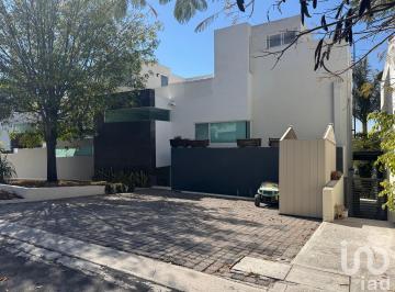 Casa · 380m² · 6 Recámaras · 3 Estacionamientos · Casa en Venta Mision Conca, Fray Junipero Serra