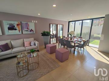 Casa · 250m² · 3 Recámaras · 2 Estacionamientos · Casa en Venta en Condominio, Santiago de Querétaro, Querétaro