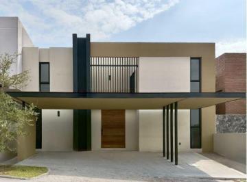 Casa en condominio · 370m² · 3 Recámaras · 3 Estacionamientos · Estrena Hogar en Altozano Queretaro