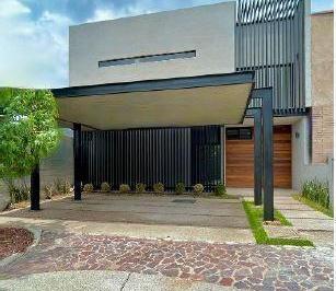 Casa en condominio · 302m² · 4 Recámaras · 3 Estacionamientos · Estrena Hogar en Altozano Queretaro Excelente Residencia