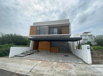 Casa en condominio · 321m² · 3 Recámaras · 3 Estacionamientos · Casa en Venta Zibata Ceiba I Acabados Premiun y Excelente Ubicación