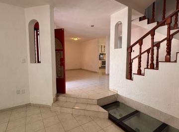 Casa · 187m² · 5 Recámaras · 2 Estacionamientos · Amplia Casa en Venta en El Pueblito Corregidora, Querétaro