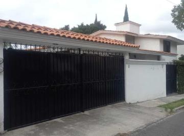 Casa · 540m² · 5 Recámaras · 6 Estacionamientos · Casa en Renta en Loma Dorada, a 1 Cuadra de Bernardo Quintana