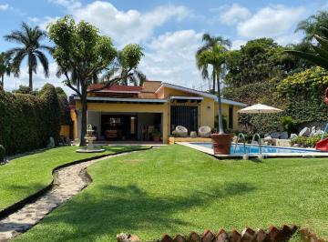 Casa · 200m² · 3 Recámaras · 2 Estacionamientos · Casa en Venta en Jardines de Cuernavaca, Cuernavaca
