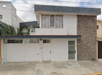 Casa de 4 habitaciones, Puebla · Bonita Casa en Una Exelente Ubicacion Cerca de Escuelas Parques Hospitales y Centros Comerciales