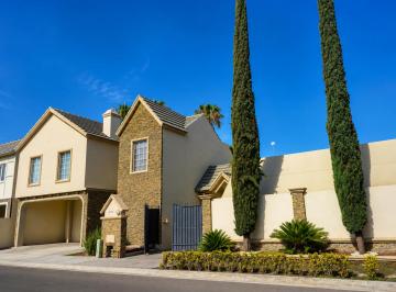 Casa de 3 habitaciones, Saltillo · Casa en Villa Bonita con Alberca y Palapa – Abajo de Avalúo - Asesora Independie