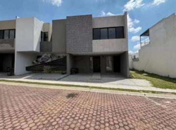 Casa · 211m² · 3 Recámaras · Vendo Casa en La Antigua Cementera Puebla, Puebla