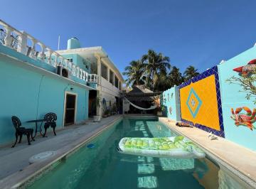 Casa de 3 habitaciones, Progreso · Casa en Esquina, con 2 Suites y a Pasos del Mar.