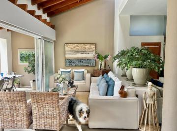 Casa · 280m² · 3 Recámaras · 2 Estacionamientos · Casa en El Coporito Asoleada Excelente Ubicación Valle de Bravo