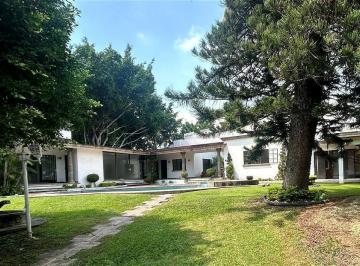 Casa · 553m² · 5 Recámaras · 5 Estacionamientos · Casa en Venta en Palmira Cuernavaca