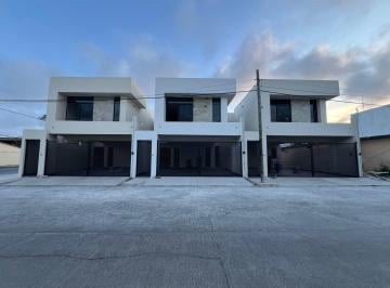Casa · 240m² · 3 Recámaras · 2 Estacionamientos · Casa en Venta Col. Los Mangos