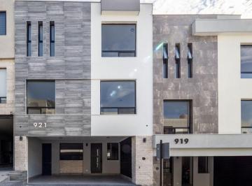 Casa de 4 habitaciones, Monterrey · Casa con 4 Recámaras y 112 m² Superficie de Terreno en Venta, Lomas del Vergel Cel