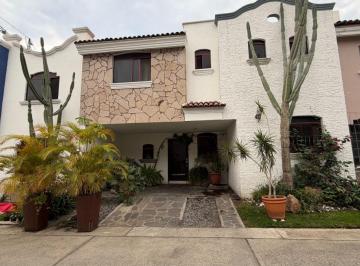 Casa en condominio de 3 habitaciones, Zapopan · Casa en Venta en Ciudad Granja, Zapopan, Dentro de Coto