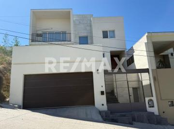 Casa · 285m² · 4 Recámaras · 2 Estacionamientos · Casa en Venta en Chapultepec California, Tijuana