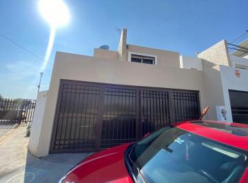 Casa · 127m² · 3 Recámaras · 2 Estacionamientos · Casa en Venta en Santa Barbara en Pozos