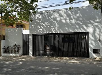 Casa de 2 habitaciones, Mérida · Casa con 378 m² Superficie de Terreno y 2 Habitaciones en Venta en Mérida Sobre Av Principal