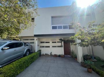 Casa de 3 habitaciones, Zapopan · Casa en Venta en La Cima - Coto a 84