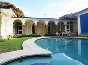 Casa · 514m² · 3 Recámaras · 2 Estacionamientos · Casa en Venta. Col. Maravillas, Cuernavaca