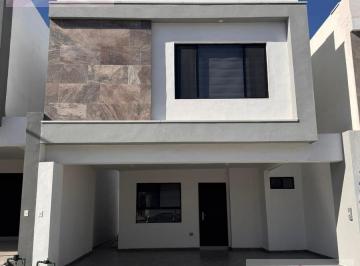 Casa · 3 Recámaras · 2 Estacionamientos · Casa en Renta en Varenna