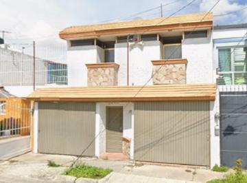 Casa de 4 habitaciones, Guadalajara · Casa en Venta en Jardines de La Cruz, Guadalajara, Jalisco.
