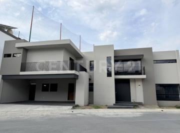 Casa · 386m² · Casa en Venta en Carretera Nacional, Colonia Privada Los Nogales