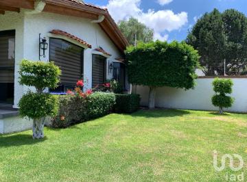 Casa · 450m² · 4 Recámaras · 5 Estacionamientos · Casa en Venta en San Juanico en Villas de Meson Juriquilla Querétaro