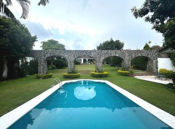 Casa · 578m² · 4 Recámaras · 6 Estacionamientos · Casa en Venta en 1 Nivel. Col. Vista Hermosa, Cuernavaca