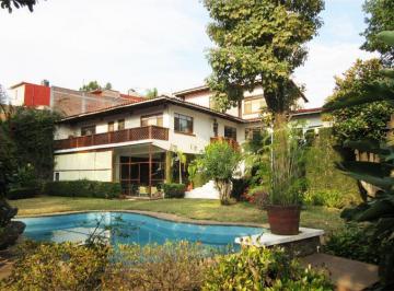 Casa · 574m² · 4 Recámaras · 6 Estacionamientos · Casa en Venta con Alberca en Colonia San Jerónimo, Cuernavaca