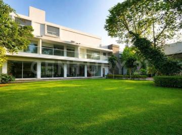 Casa · 745m² · 4 Recámaras · 3 Estacionamientos · Exclusiva Residencia Nueva en Venta en Ciudad Satélite, Naucalpan.