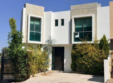 Casa de 3 habitaciones, Morelia · | Casa de Oportunidad en Altozano con 3 Niveles |